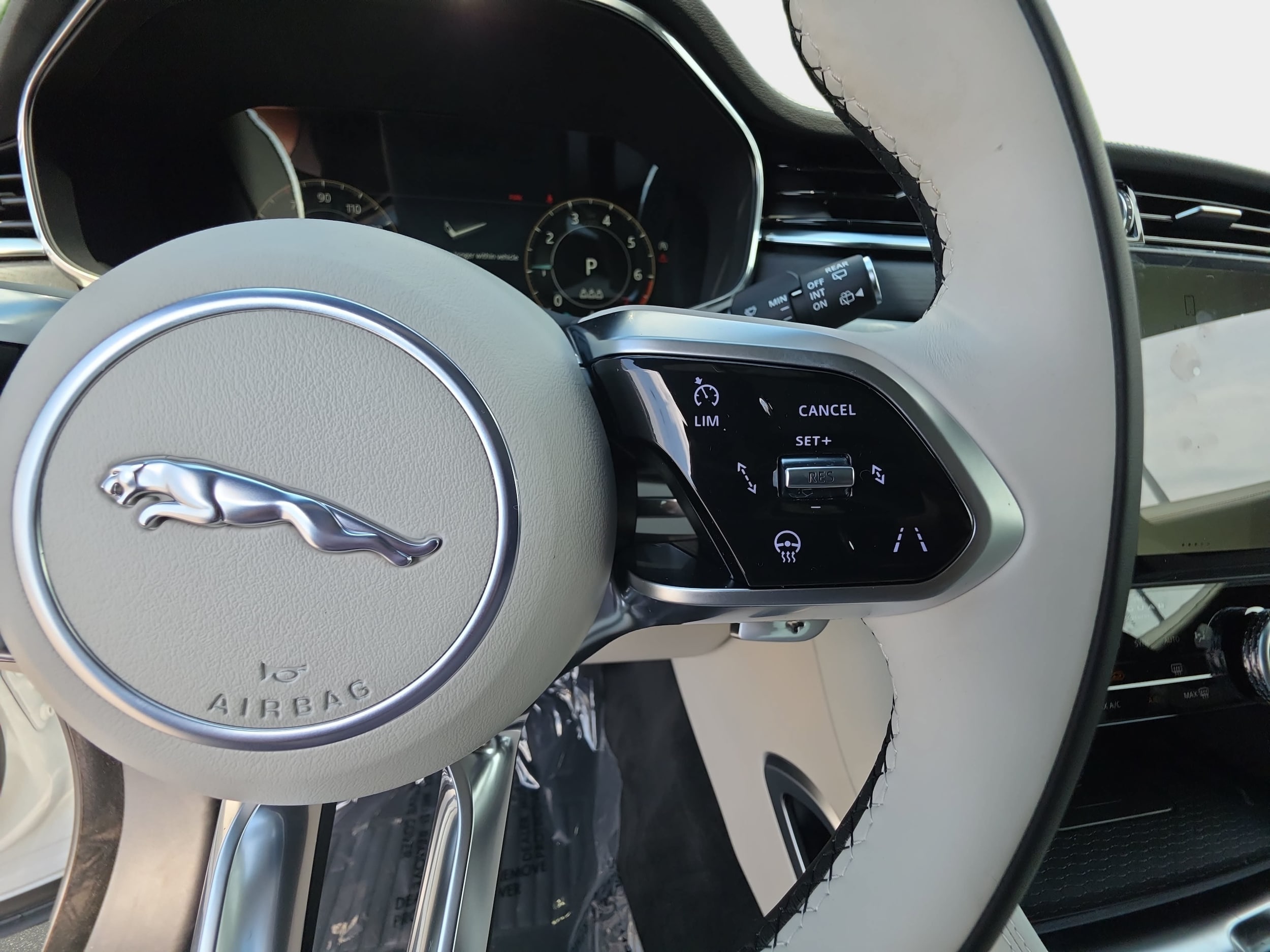 2026 Jaguar F-Pace R-Dynamic S - Photo 18