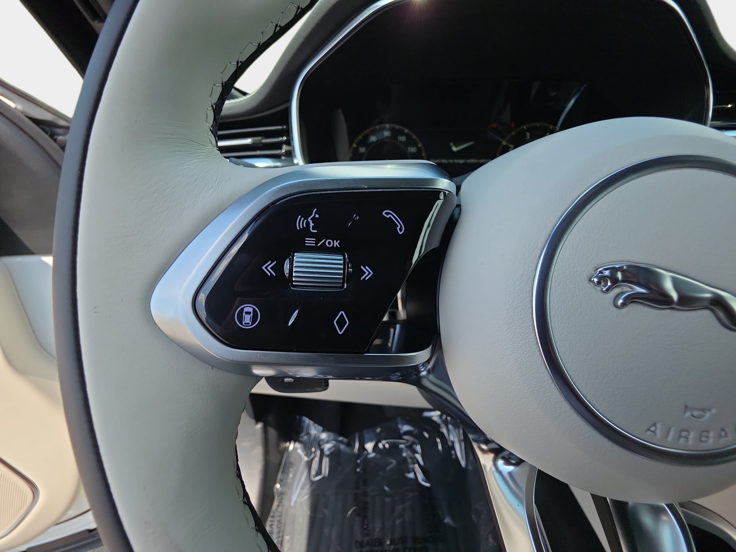 2026 Jaguar F-Pace R-Dynamic S - Photo 17
