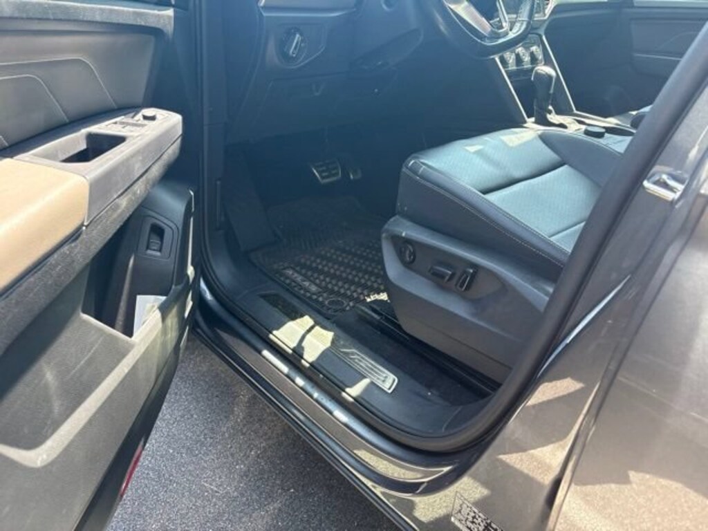 Used 2021 Volkswagen Atlas 3.6L V6 SE w/Technology R-Line SUV