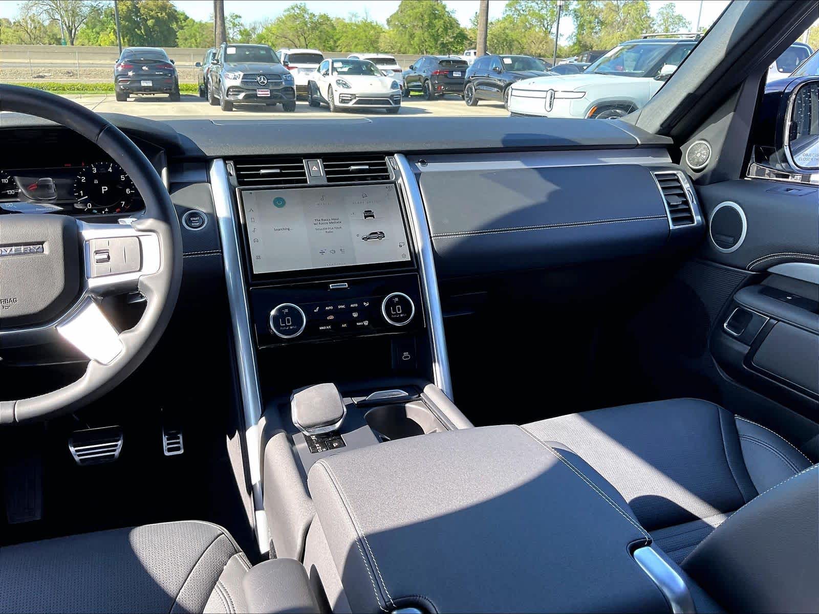 2025 Land Rover Discovery Dynamic SE photo 6