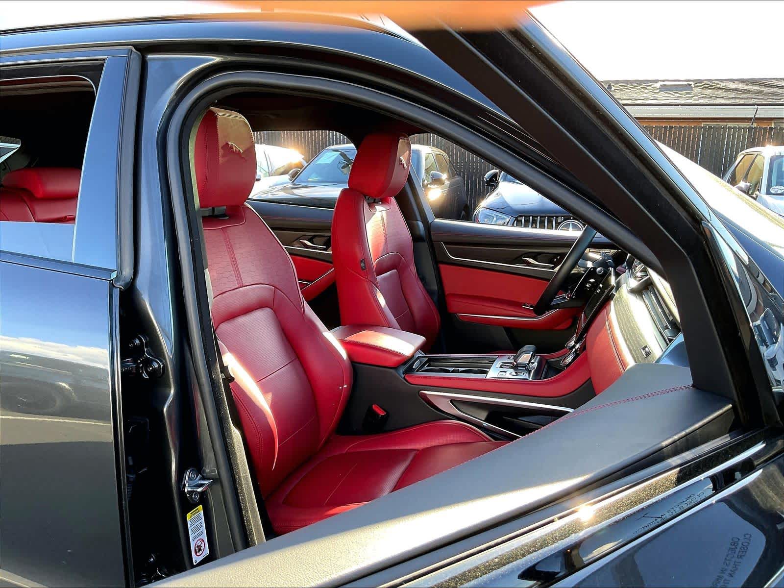 2025 Jaguar F-PACE R-Dynamic S photo 3