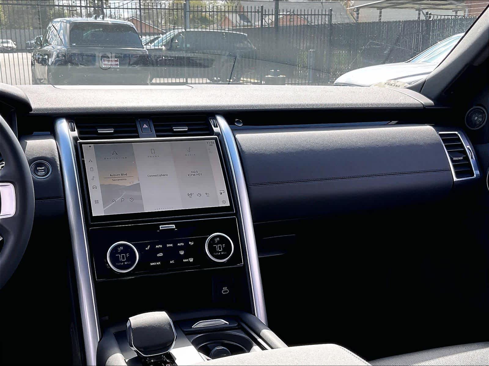 2025 Land Rover Discovery S photo 6