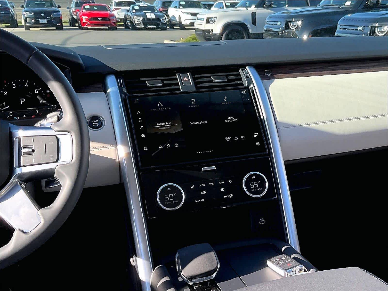 2025 Land Rover Discovery S photo 6