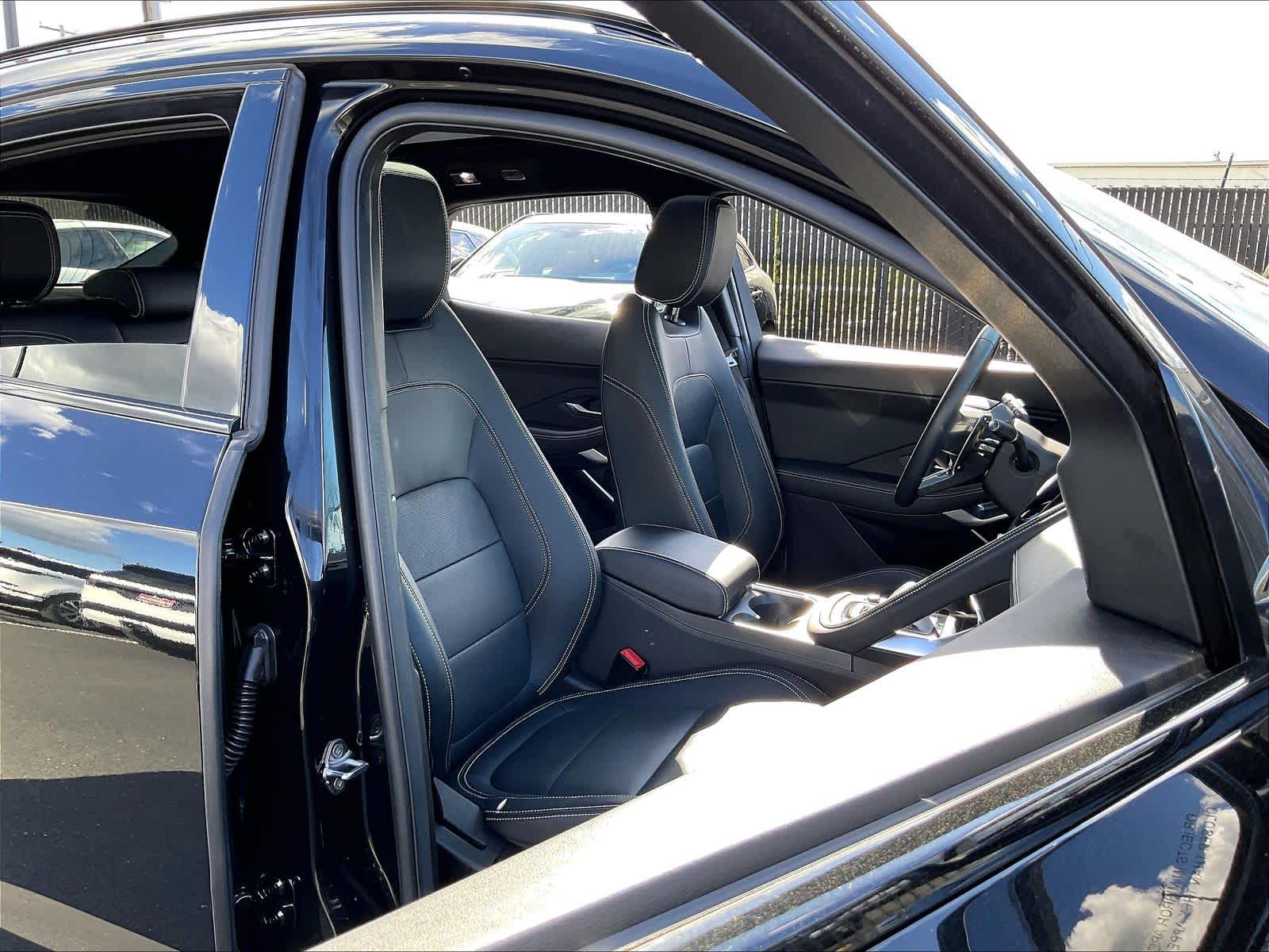 2024 Jaguar E-PACE R-Dynamic SE photo 3