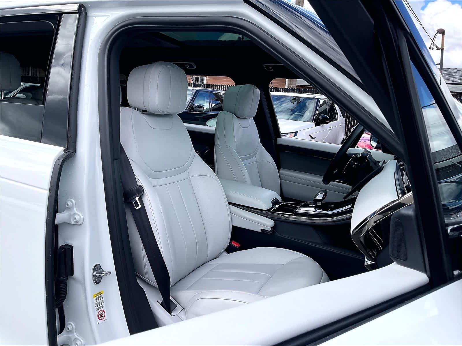 2025 Land Rover Range Rover Sport photo 3