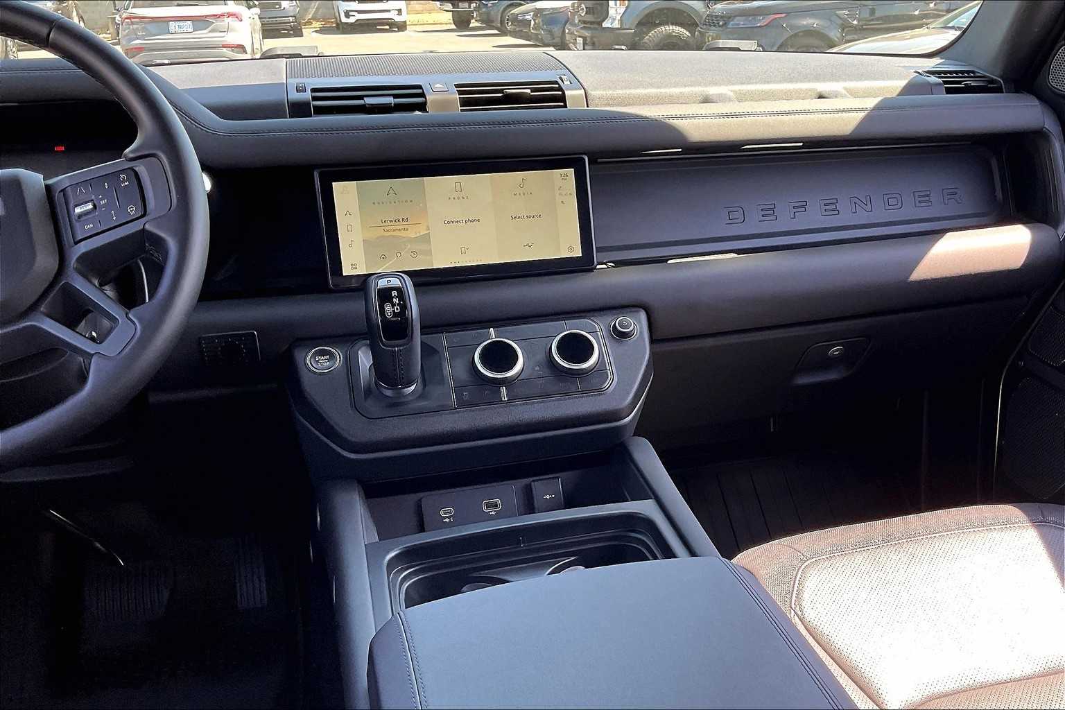 2024 Land Rover Defender X-Dynamic SE photo 6