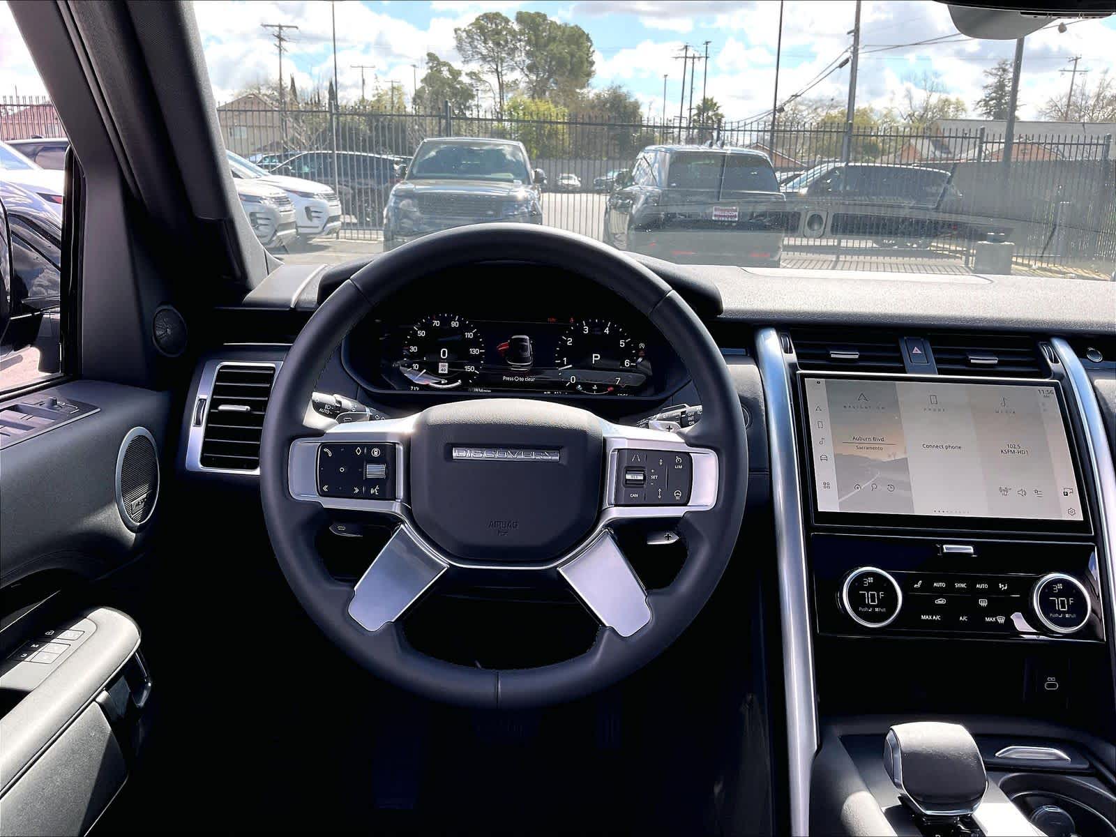 2025 Land Rover Discovery S photo 5