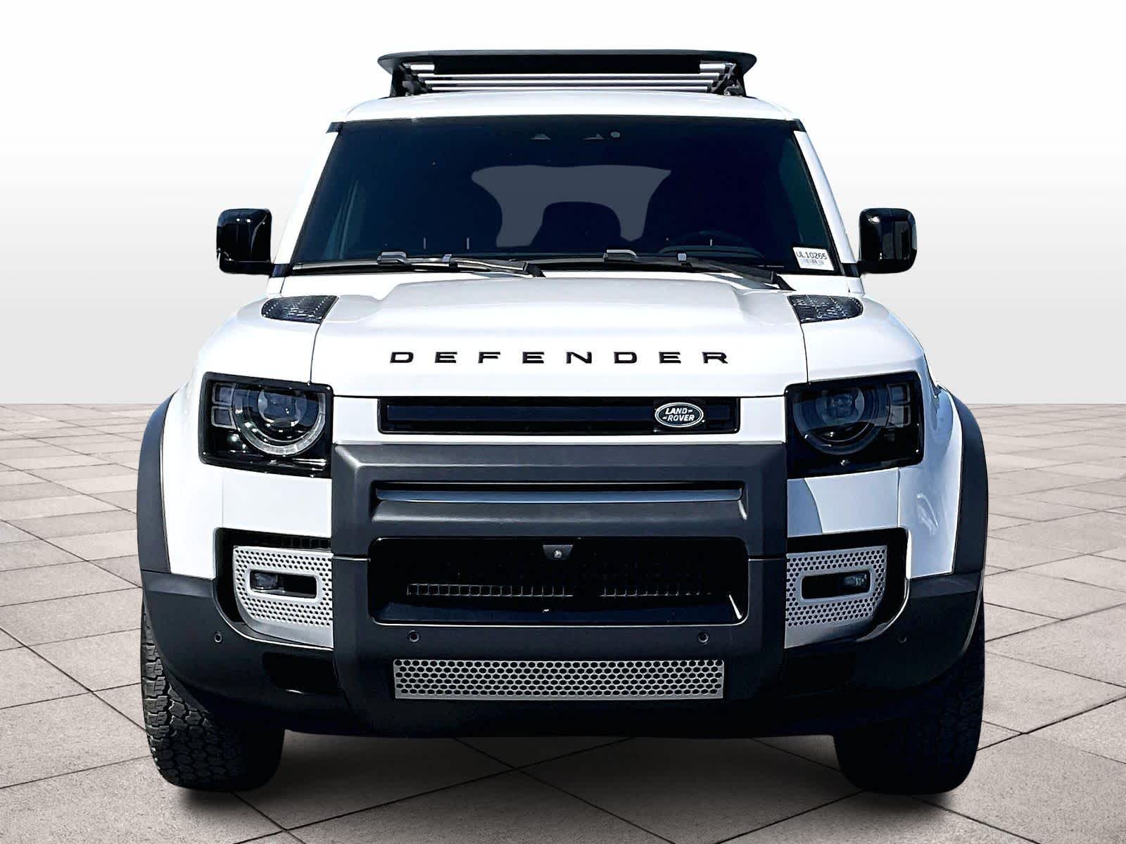 2023 Land Rover Defender S photo 2