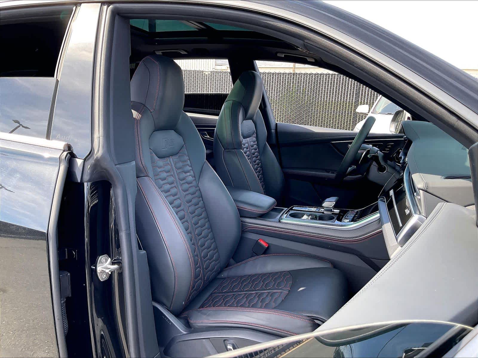 2025 Audi RS Q8 Performance photo 3