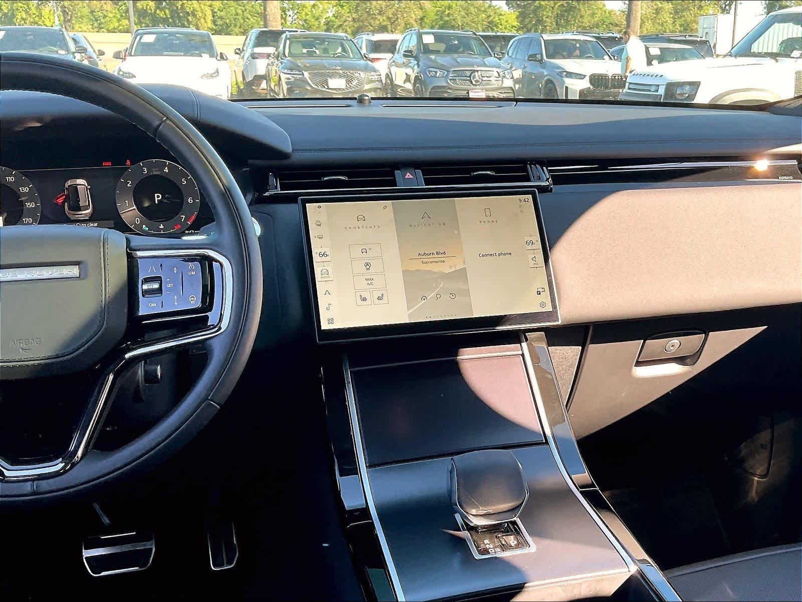 2026 Land Rover Range Rover Velar Dynamic SE photo 6