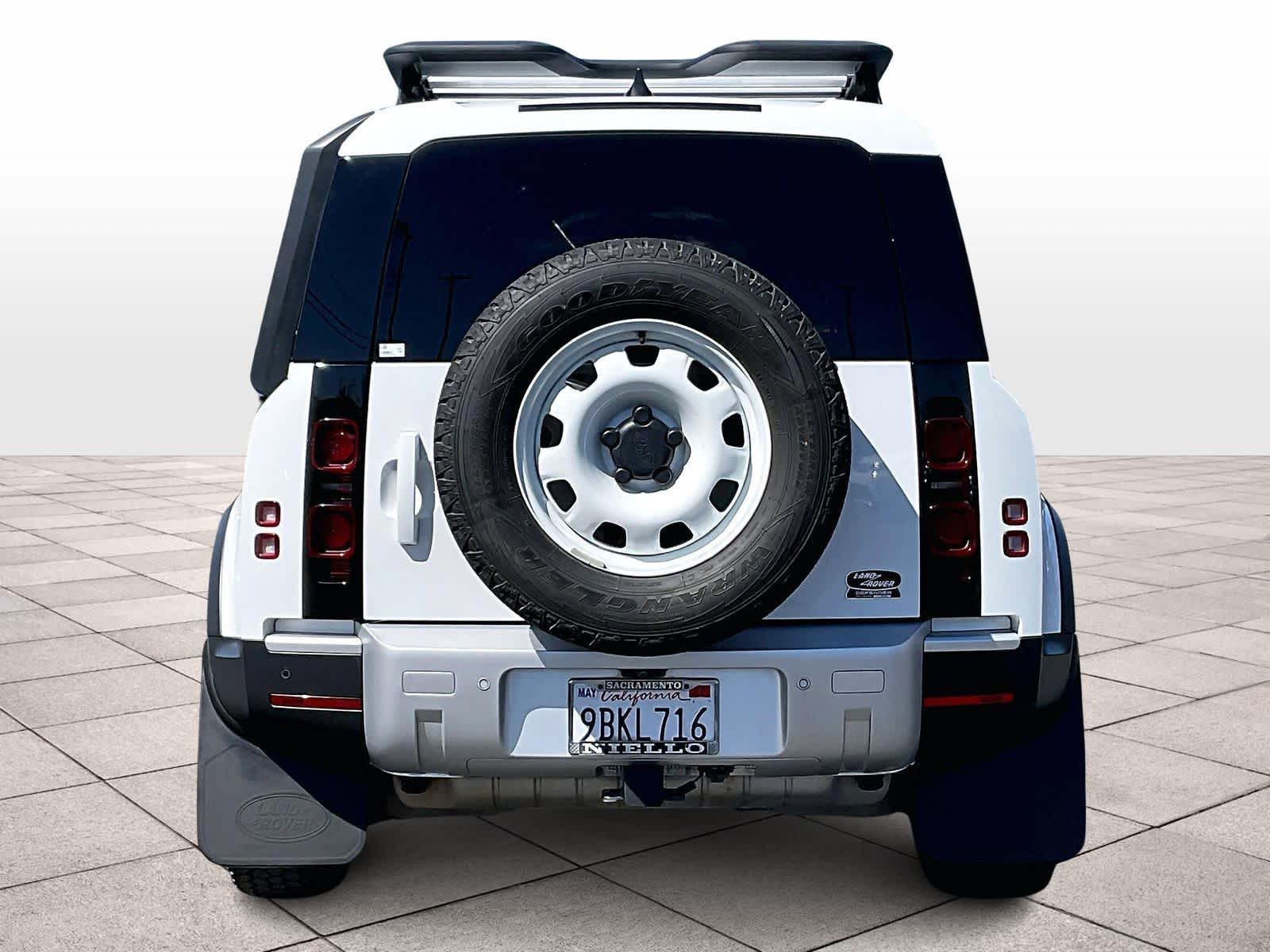 2023 Land Rover Defender S photo 4