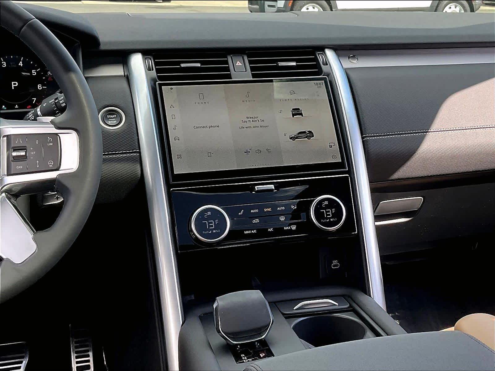 2025 Land Rover Discovery Dynamic SE photo 6