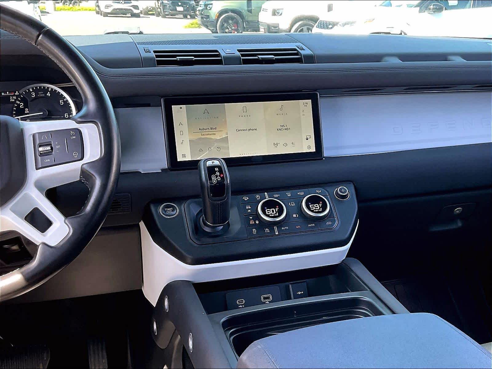 2023 Land Rover Defender S photo 6