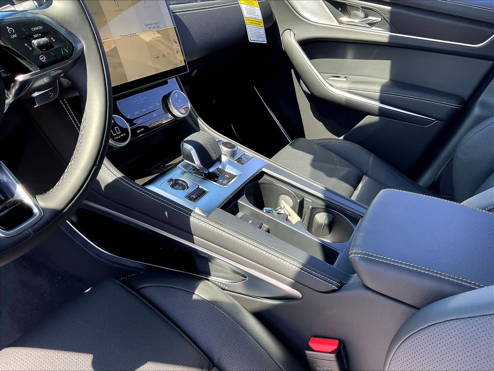 2026 Jaguar F-Pace R-Dynamic S - Photo 7