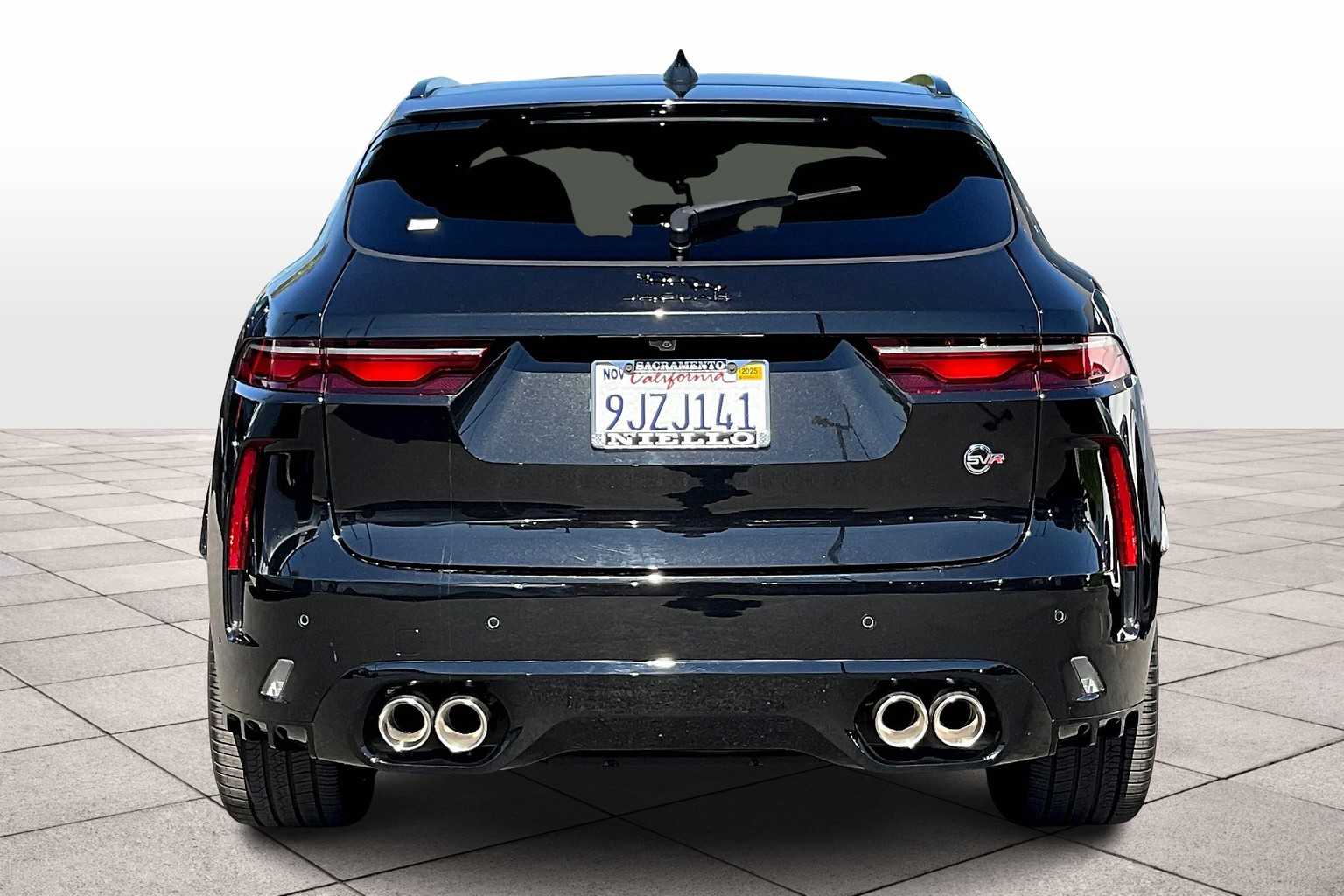 2024 Jaguar F-PACE SVR photo 4