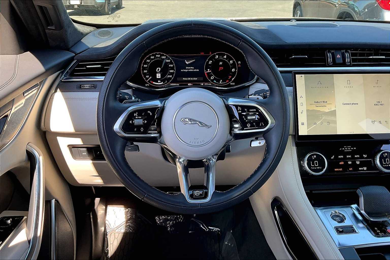 2024 Jaguar F-PACE SVR photo 5