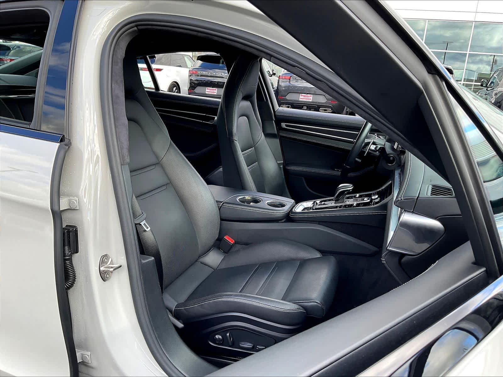 2022 Porsche Panamera Turbo S photo 3