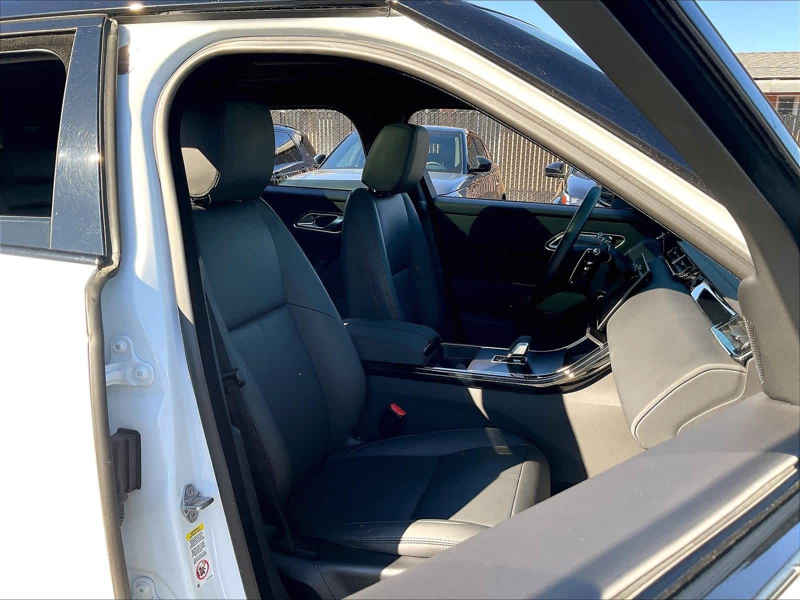 2026 Land Rover Range Rover Velar Dynamic SE photo 3