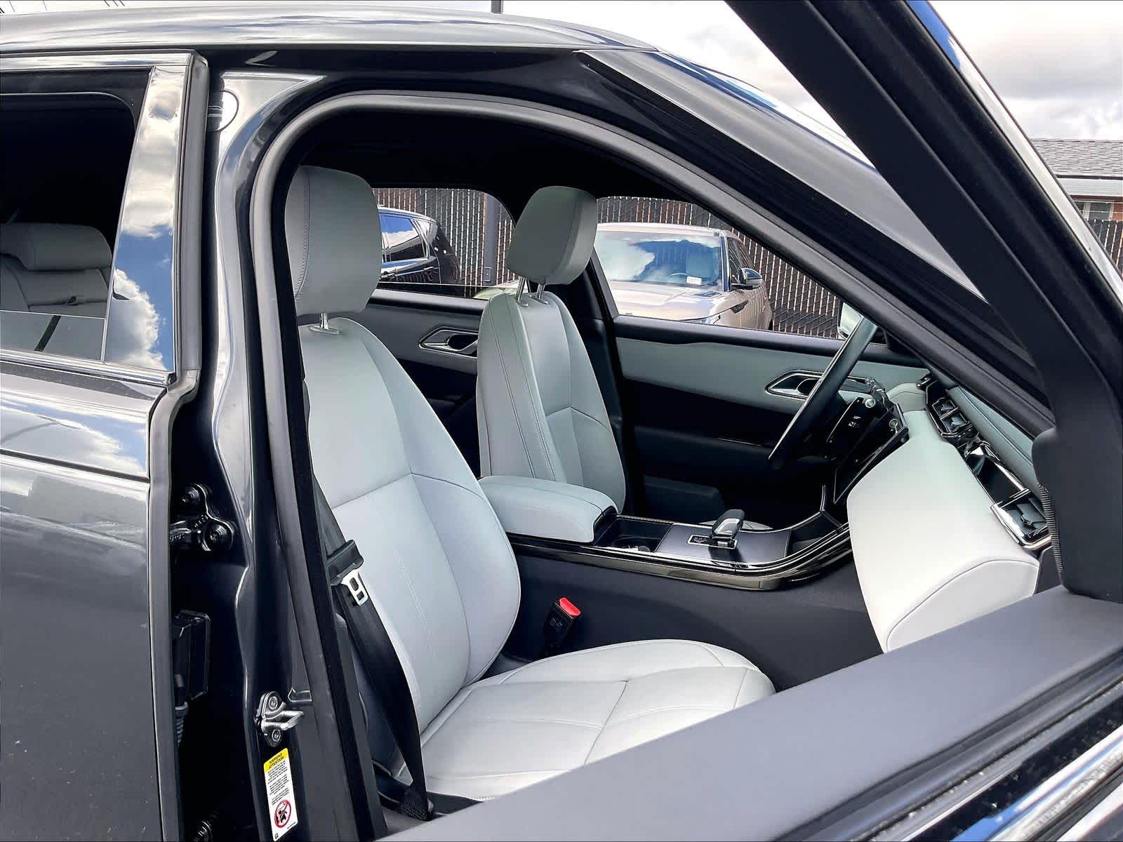 2026 Land Rover Range Rover Velar Dynamic SE photo 3