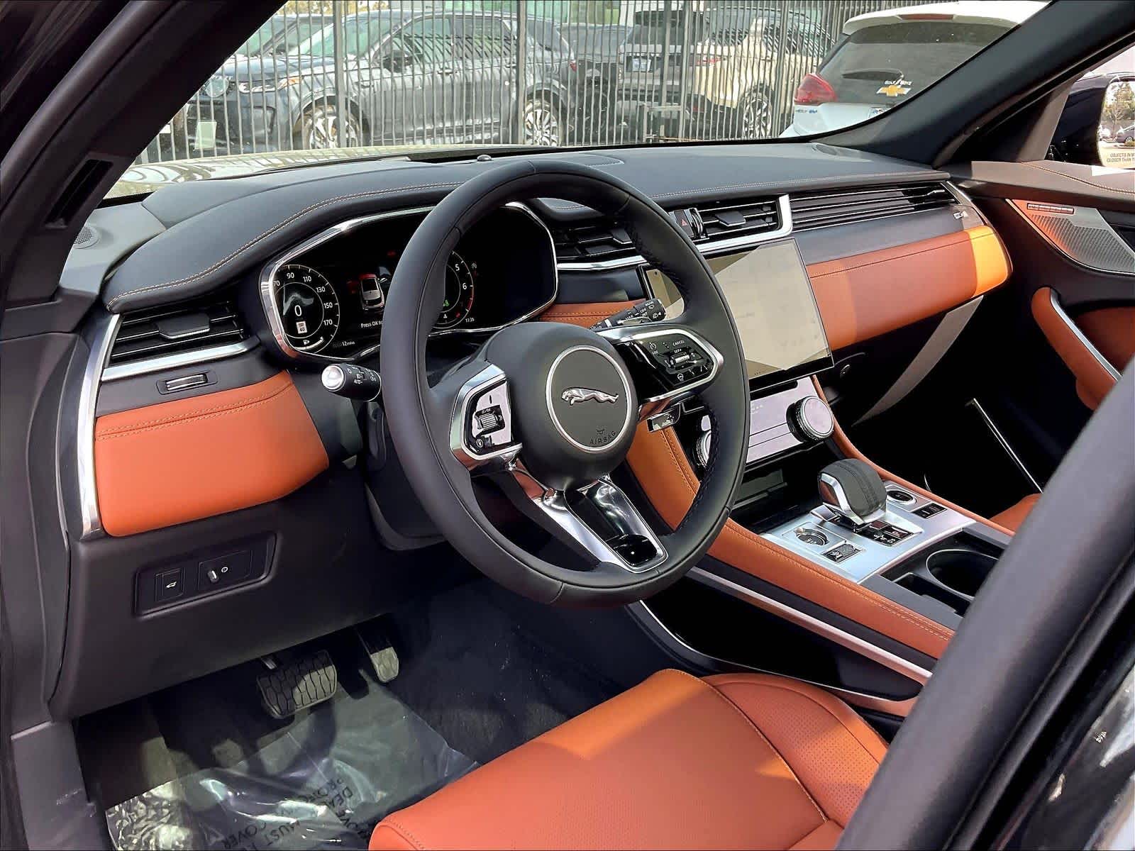 2026 Jaguar F-Pace R-Dynamic S - Photo 8