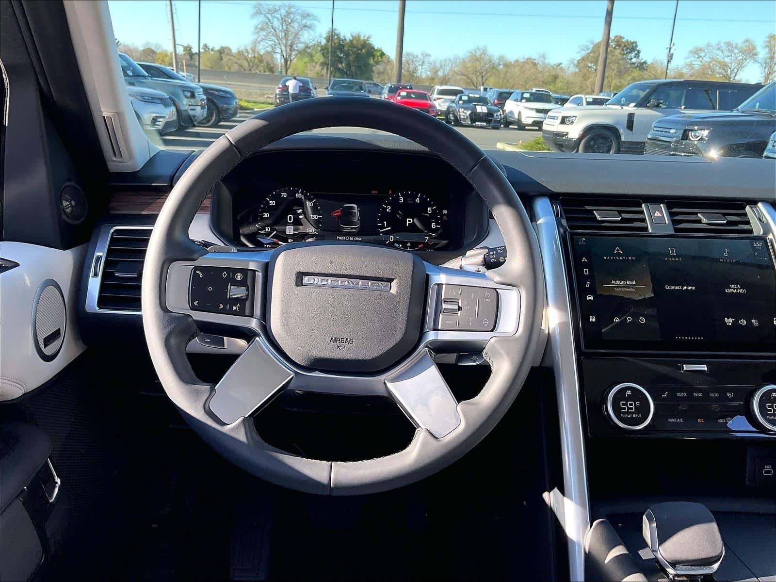 2025 Land Rover Discovery S photo 5