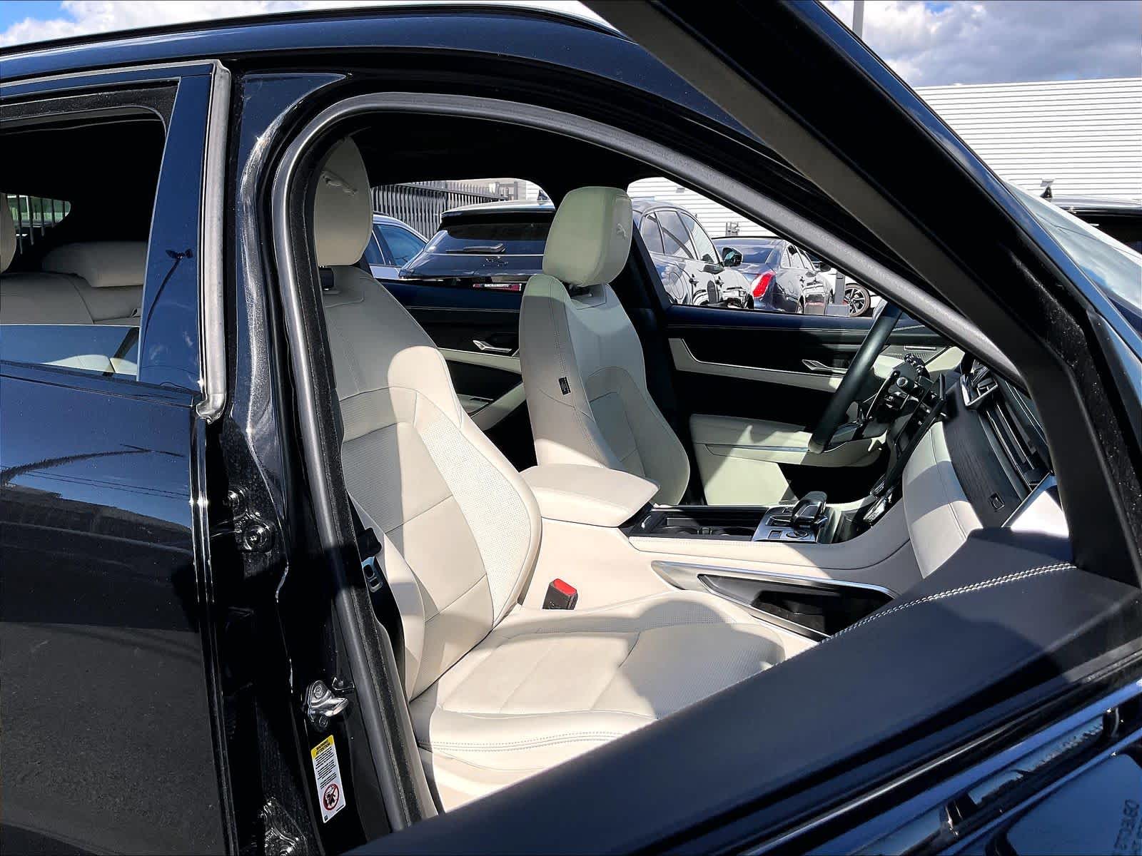 2025 Jaguar F-PACE R-Dynamic S photo 3