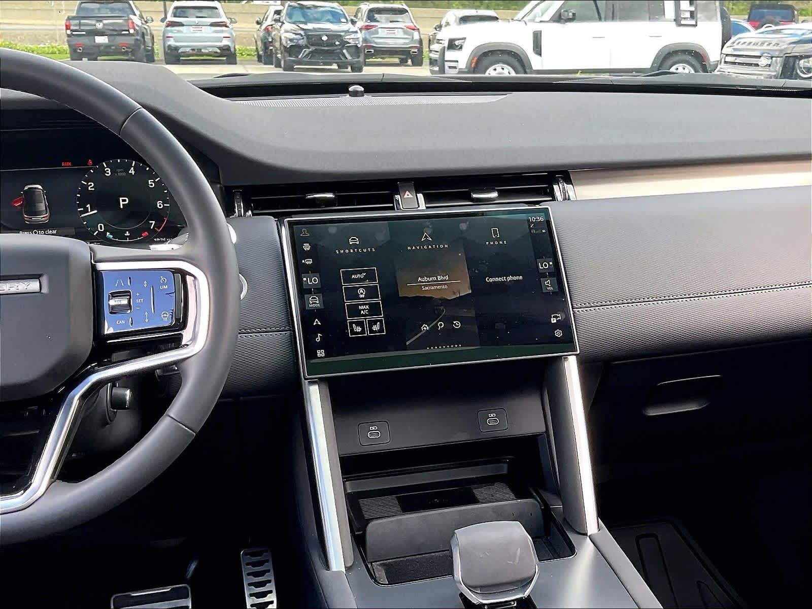 2025 Land Rover Discovery Sport Dynamic SE photo 6