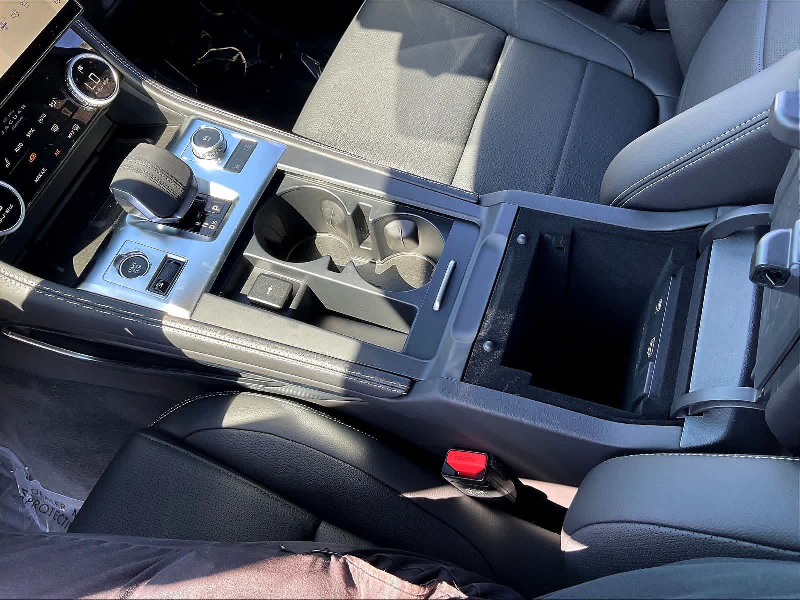 2026 Jaguar F-Pace R-Dynamic S - Photo 19