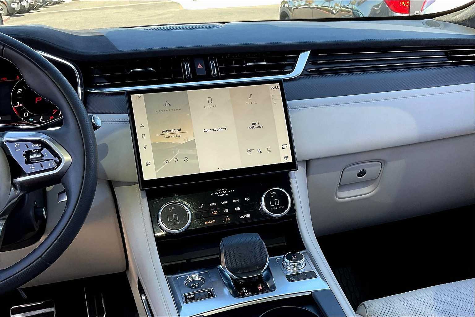 2024 Jaguar F-PACE SVR photo 6