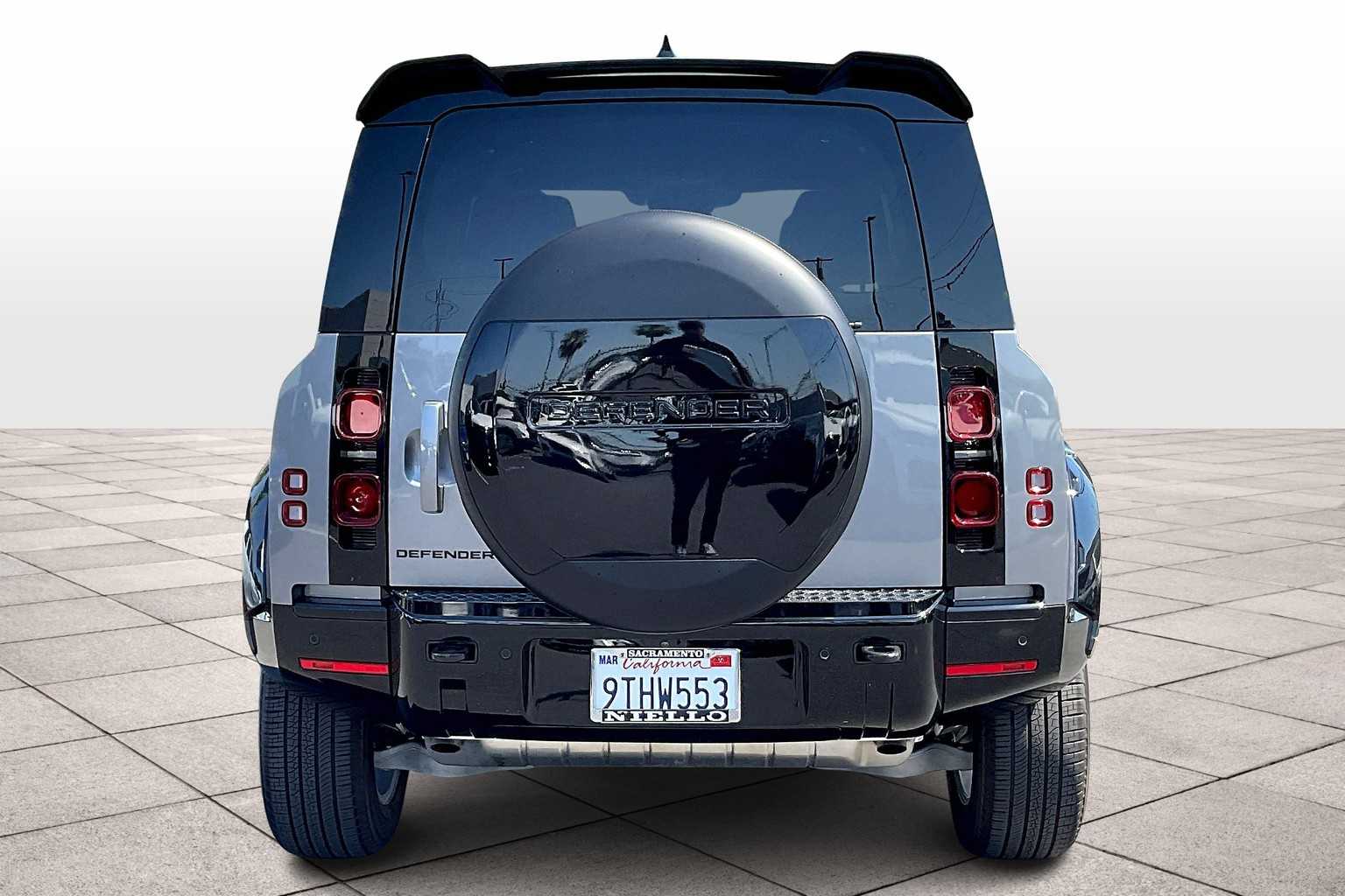 2024 Land Rover Defender X-Dynamic SE photo 4