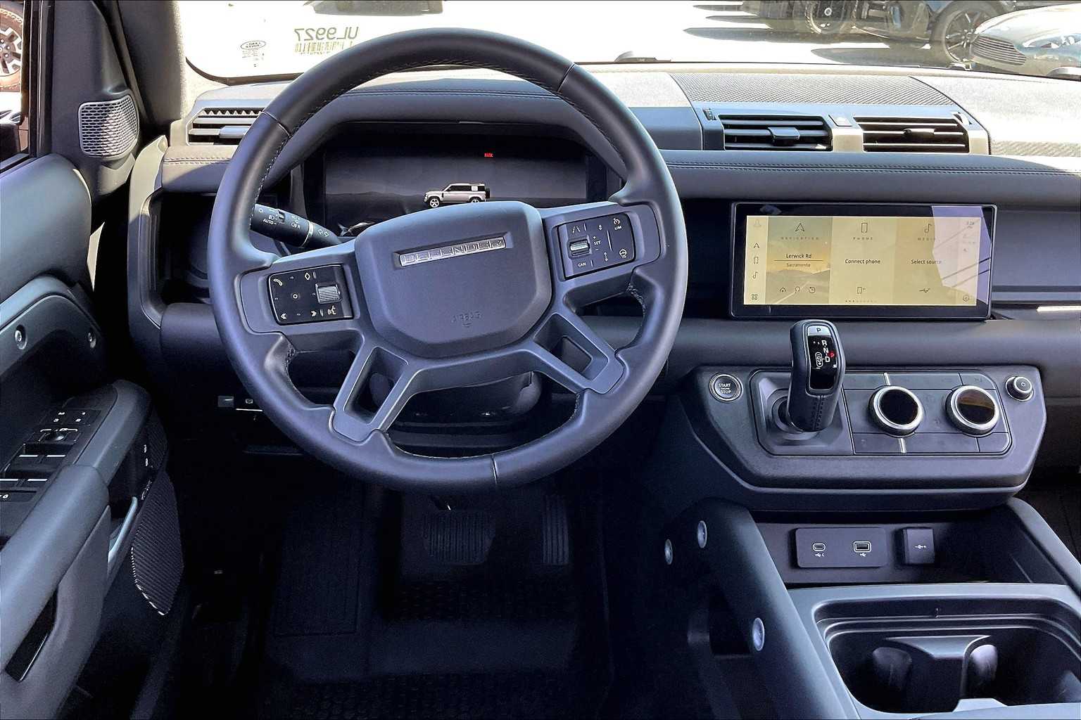 2024 Land Rover Defender X-Dynamic SE photo 5