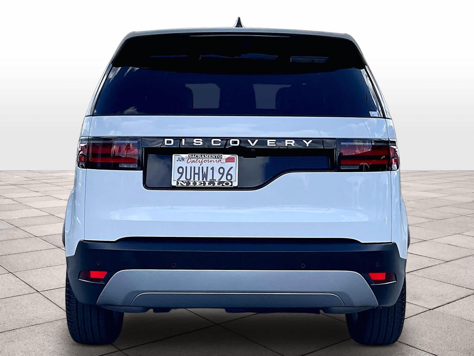 2025 Land Rover Discovery S photo 4