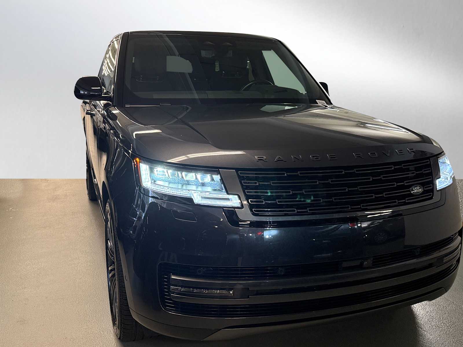 Image 6 of 2025 Land Rover Range P530 Autobiography SUV