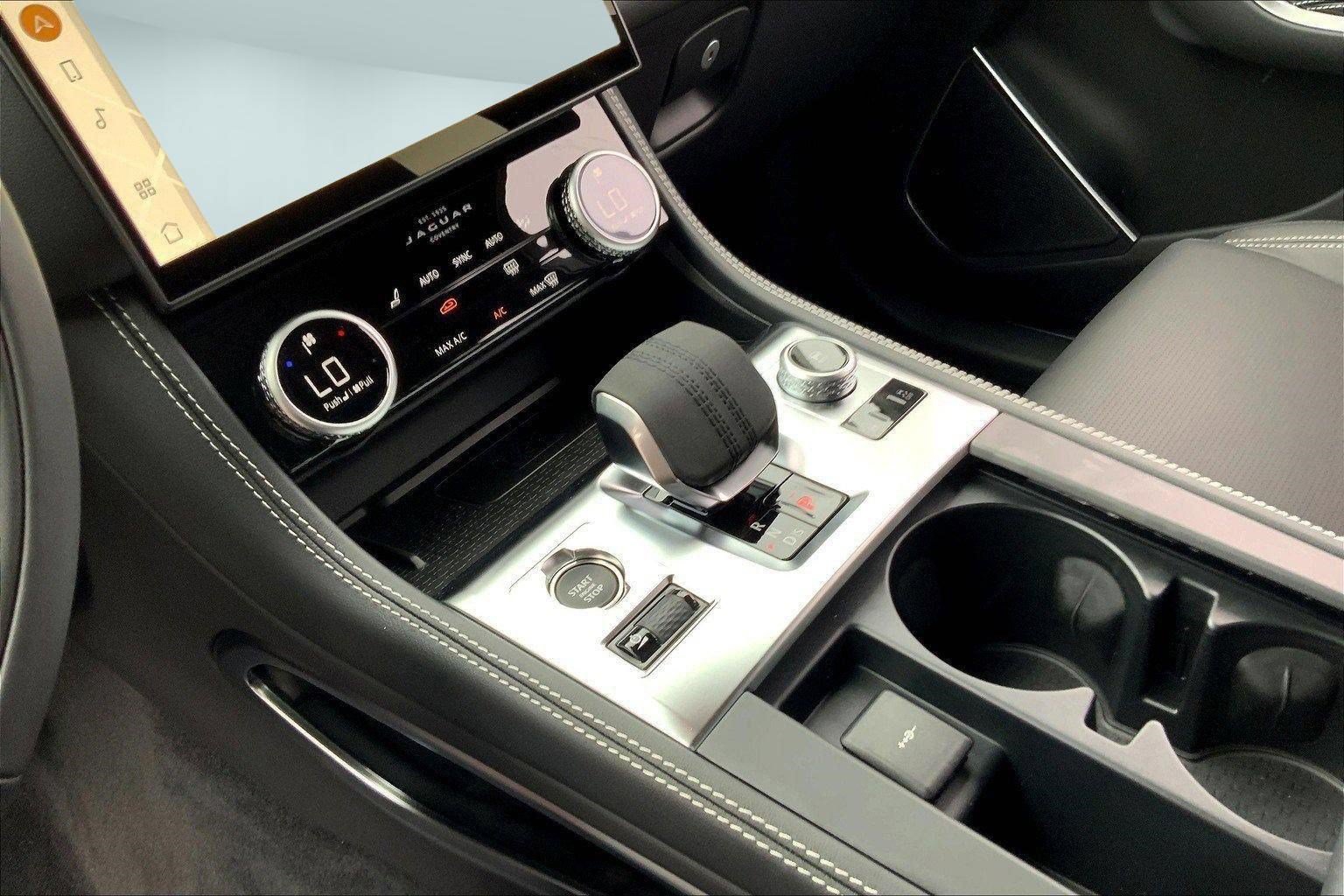 2026 Jaguar F-Pace R-Dynamic S - Photo 6