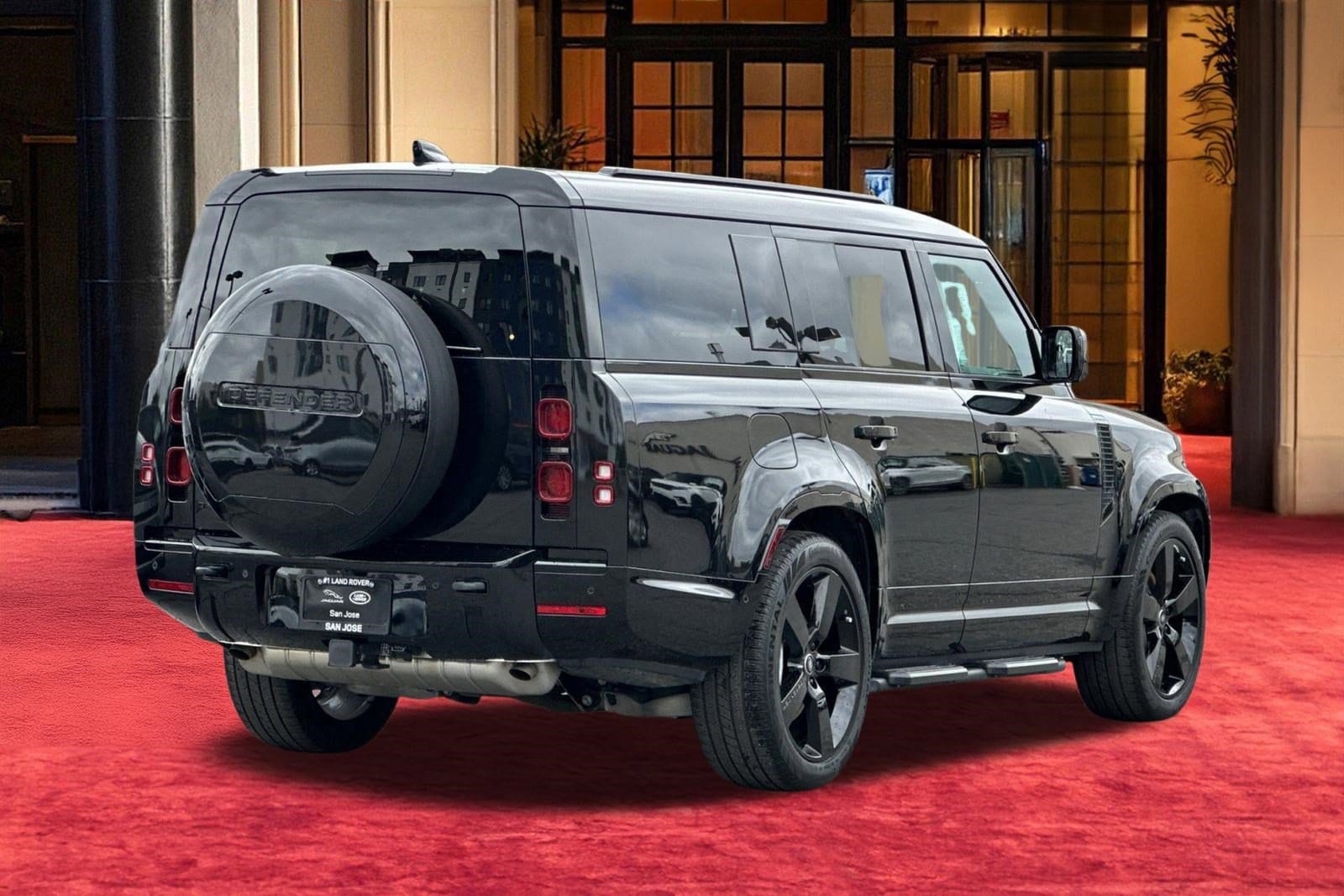 2025 Land Rover Defender 130 X-Dynamic SE photo 3