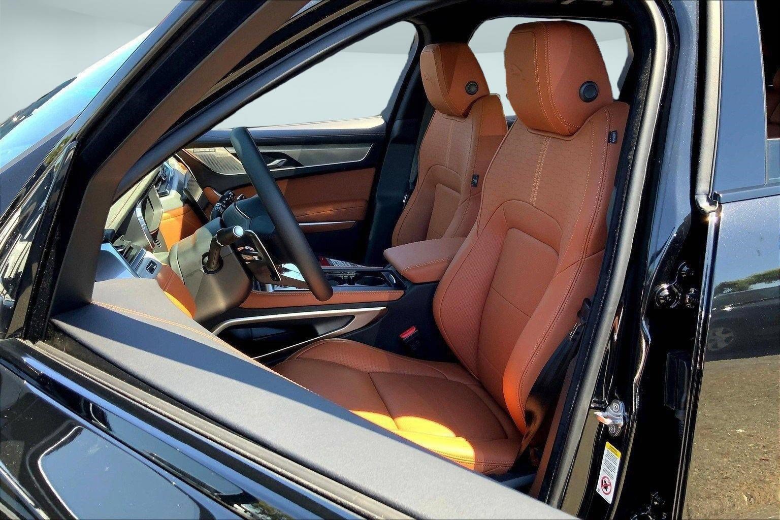 2026 Jaguar F-Pace R-Dynamic S - Photo 11
