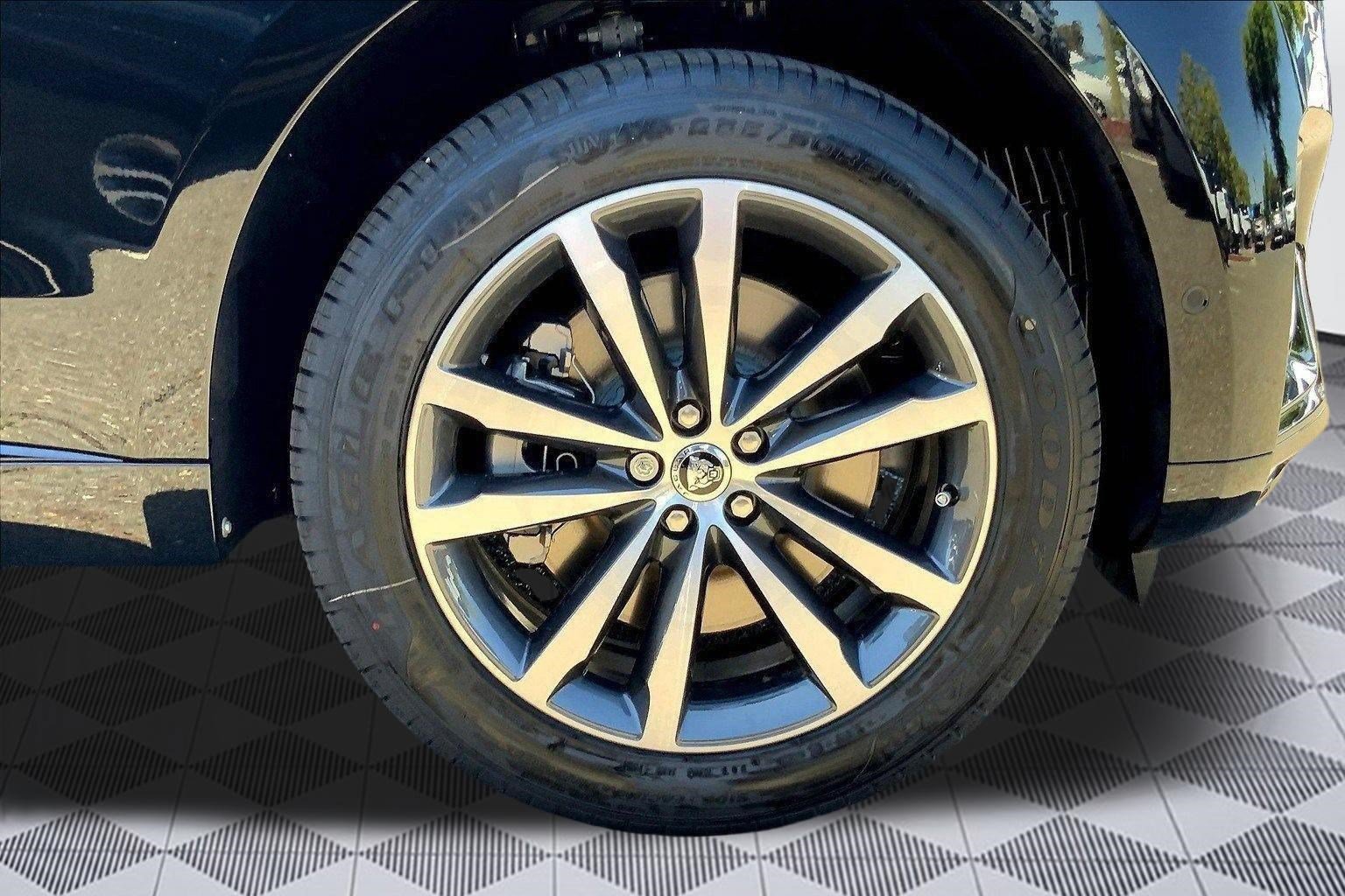 2026 Jaguar F-Pace R-Dynamic S - Photo 14