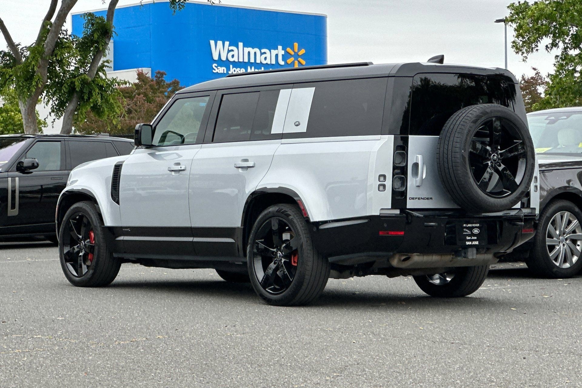 2023 Land Rover Defender 130 X photo 2