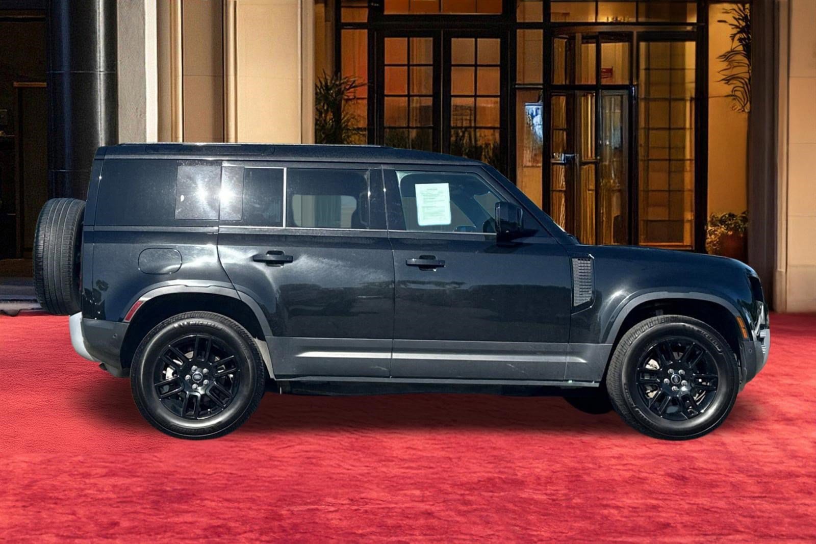 2025 Land Rover Defender 110 S photo 3