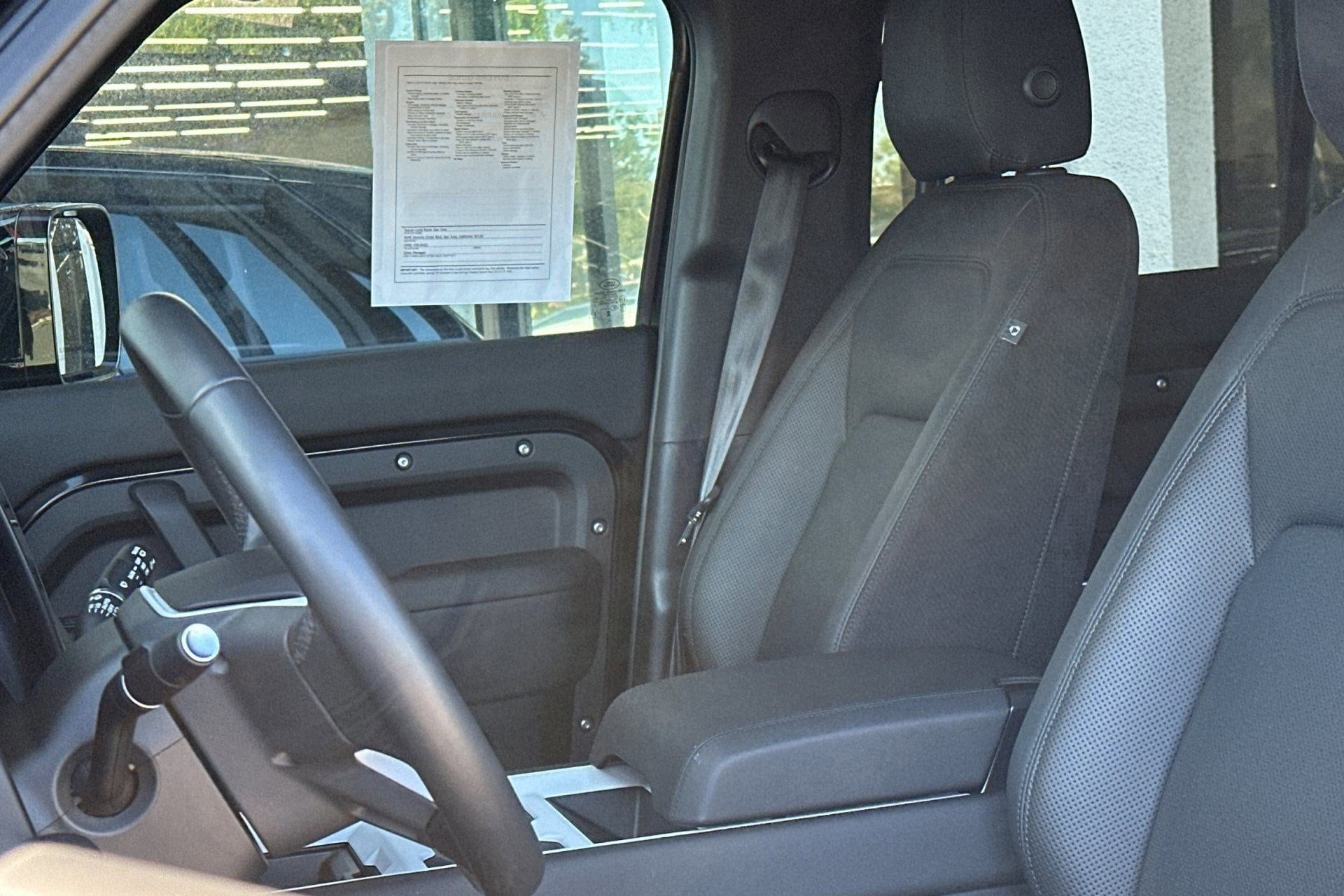 2025 Land Rover Defender 110 S photo 4