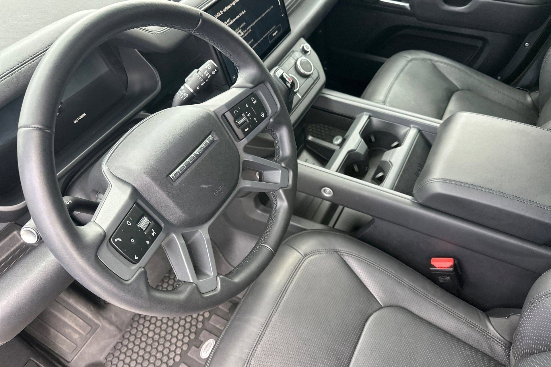 2025 Land Rover Defender 130 X-Dynamic SE photo 2