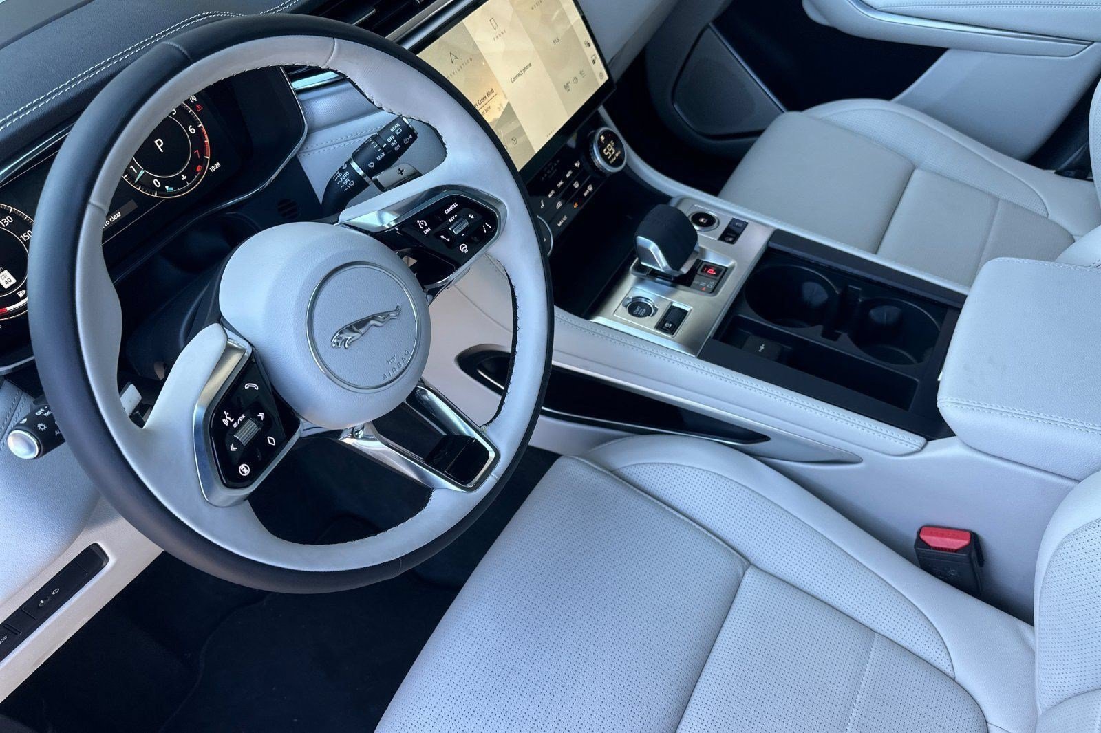 2026 Jaguar F-Pace R-Dynamic S - Photo 16