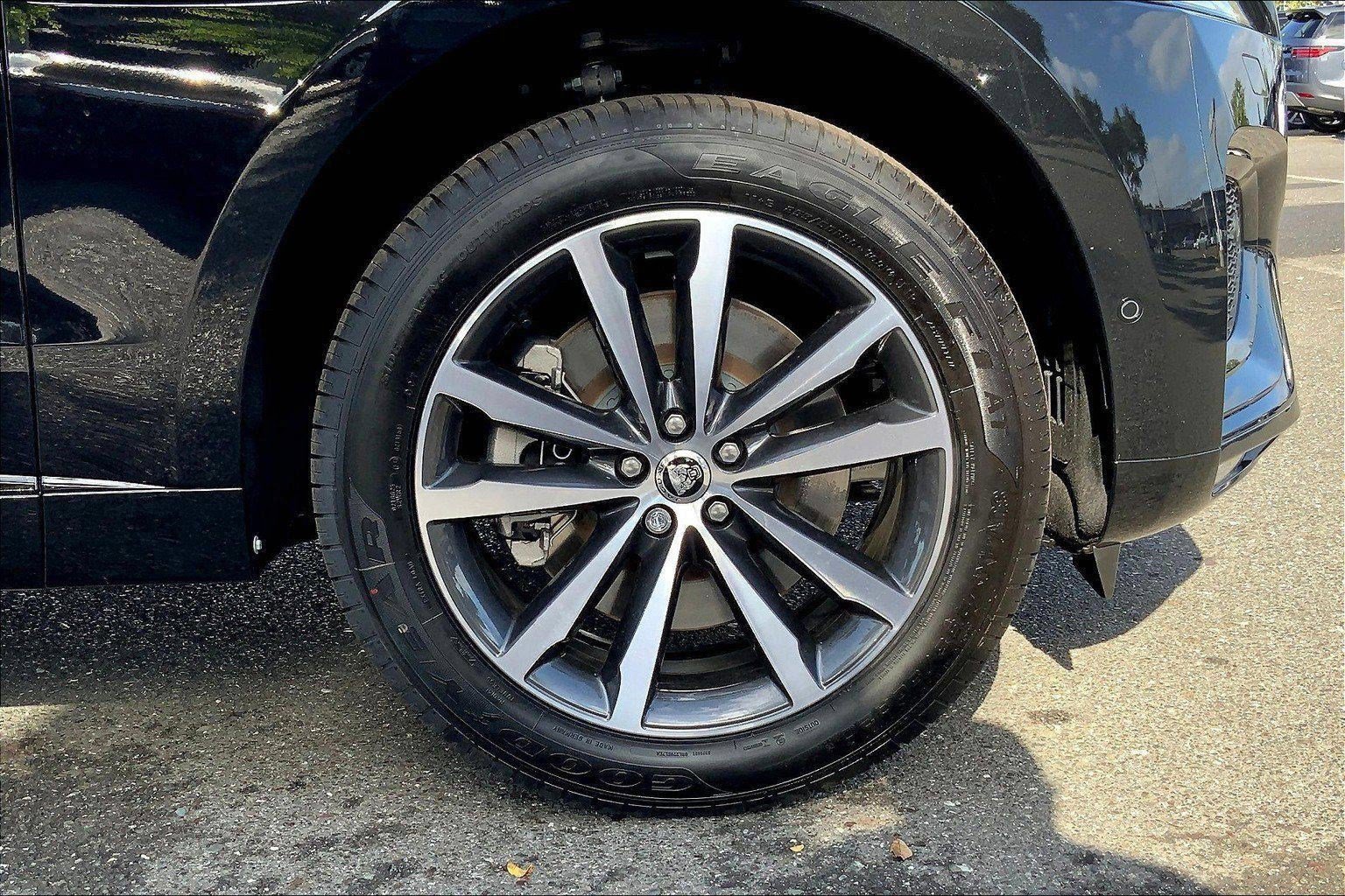 2026 Jaguar F-Pace R-Dynamic S - Photo 13