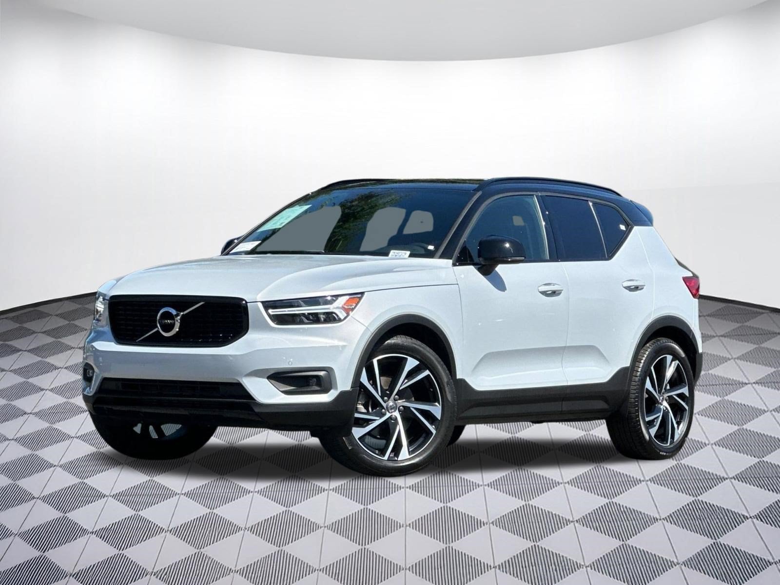 2021 Volvo XC40 T5 R-Design AWD's photo