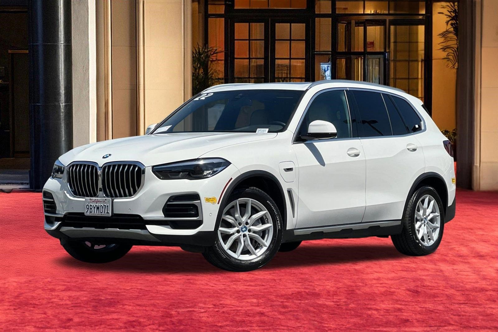 2022 BMW X5 xDrive45e's photo