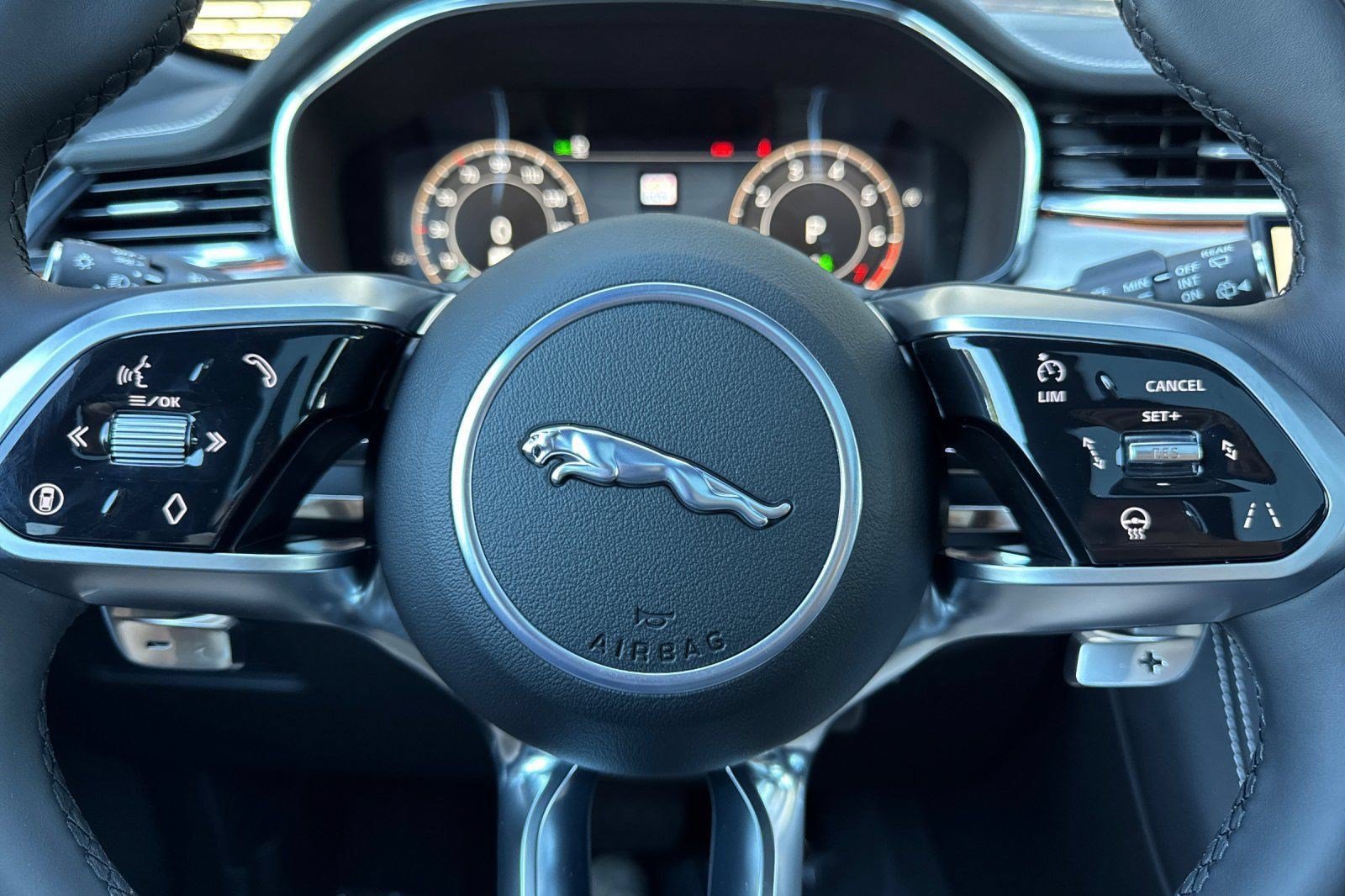 2026 Jaguar F-Pace R-Dynamic S - Photo 7