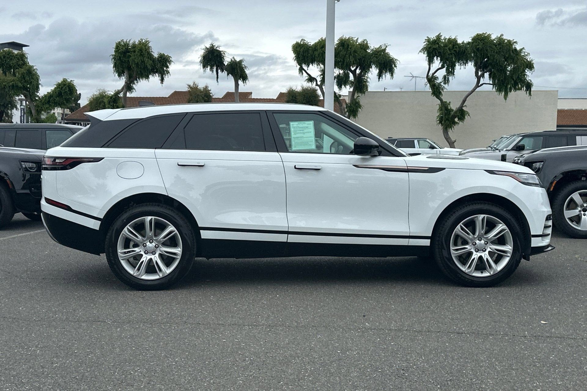 2022 Land Rover Range Rover Velar R-Dynamic S photo 3