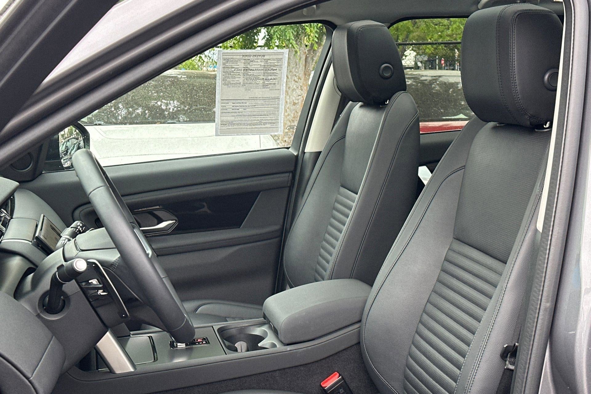 2025 Land Rover Discovery Sport S photo 4
