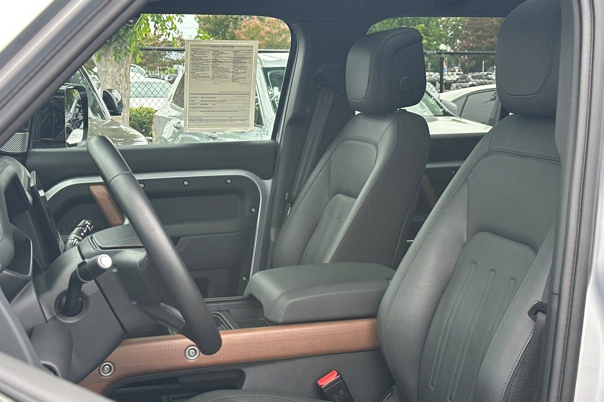2023 Land Rover Defender 130 X photo 4