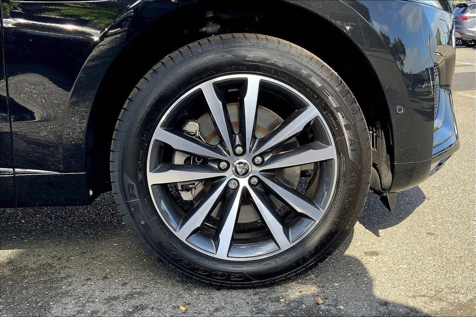 2026 Jaguar F-Pace R-Dynamic S - Photo 6